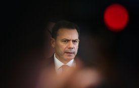 Para não falar do que interessa, PM promete que falará do que interessa, sem falar