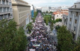 Greve geral contra a jornada laboral de 13 horas paralisou a Grécia