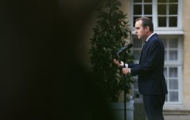 Instabilidade política é provocada por Macron e Lecornu foi o último a saber