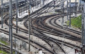 Trabalhadores obrigam Administração da IP a recuar