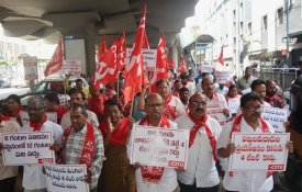 Trabalhadores indianos exigem revogação imediata da legislação laboral danosa
