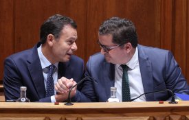 A arquitetura da extração: a guerra como continuação da exploração