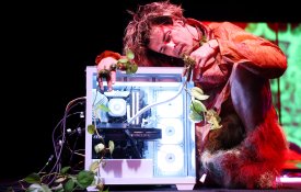 Albano Jerónimo em primeiro espectáculo de teatro com IA