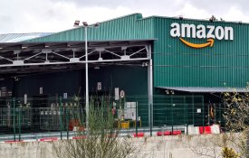 Trabalhadores lutam por melhores condições em centro da Amazon na Galiza