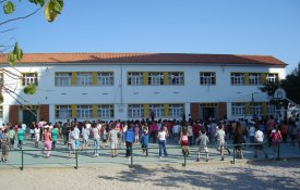 Escolas da Costa da Caparica exigem mais auxiliares 