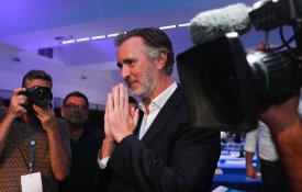 De joelhos, Cotrim pedincha o apoio do PSD a Montenegro