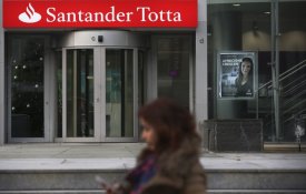 Santander: Lucros mais do que quadruplicam e sangria de trabalhadores continua