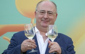 Ministro classifica como «empatas» aqueles que querem cumprir a lei