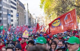 Mais de 100 mil em Bruxelas contra as políticas de austeridade e a militarização