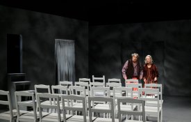 Teatro da Comuna põe em palco «As Cadeiras» de Ionesco