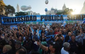 Multidões nas ruas em defesa do ensino superior público argentino