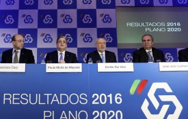 Caixa junta despedimentos ao fecho de balcões