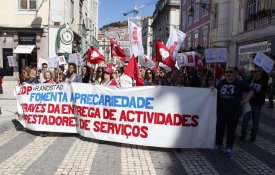 Trabalhadores dos call centers da EDP protestam contra a precariedade