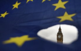 May enfrenta moção de censura após chumbo do acordo do Brexit no Parlamento