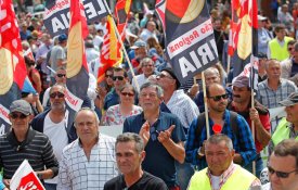 Sindicatos marcam protesto da Administração Local contra «política de empobrecimento»