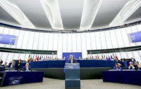 Juncker aponta para o reforço das fronteiras e do militarismo