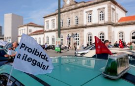 Taxistas em protesto no Porto