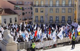 Professores reagendam manifestação para 11 de Fevereiro