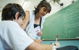 Sindicatos de professores exigem respeito