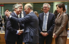 Centeno e Comissão Europeia terão que trabalhar «de mãos dadas», diz Moscovici