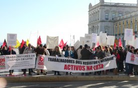  Trabalhadores da Justiça concentrados exigem negociações