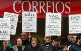 «Fartos de atrasos», utentes do Porto exigem melhores Correios