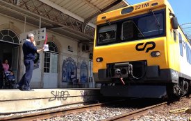 Utentes exigem renovação dos comboios da Linha do Oeste 