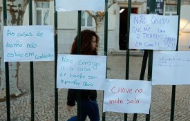 Alunos do Liceu Camões reivindicam obras urgentes
