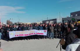 Trabalhadores do Alfeite exigem intervenção da tutela face a situação «crítica»