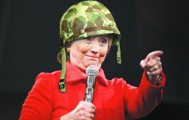 «Clinton, Rainha do Caos» 