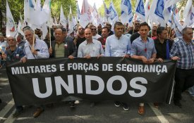 Militares e polícias reclamam justiça salarial e negociações