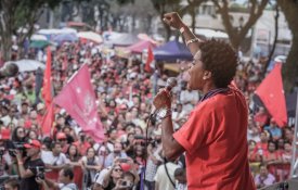 Direitos dos trabalhadores e liberdade de Lula marcam 1.º de Maio no Brasil