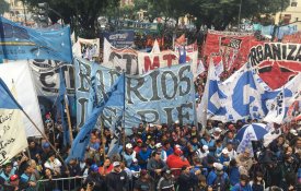 Trabalhadores argentinos nas ruas contra as políticas de Macri