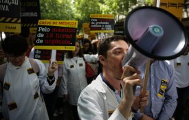 Médicos protestaram junto ao Ministério da Saúde