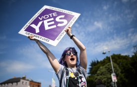 Irlandeses votam pela despenalização da interrupção voluntária da gravidez