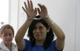 Khalida Jarrar condenada a dois anos de cadeia