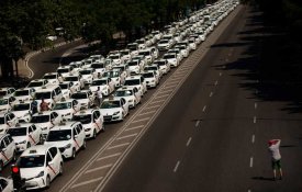  Taxistas espanhóis continuam em greve
