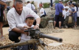  Israel alarga direito de posse de arma a centenas de milhares de civis