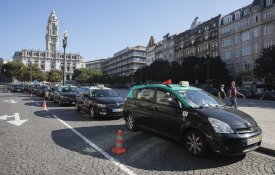 Taxistas confrontados com paragem sem remuneração