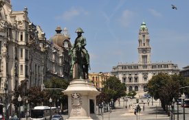  Câmara do Porto trava luta judicial contra descentralização