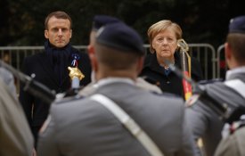 Angela Merkel assume defesa do exército europeu