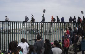  Grupos de emigrantes centro-americanos chegam à fronteira com os EUA