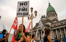  Senado argentino aprova orçamento «do endividamento e da recessão»