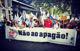  Professores e educadores em greve nacional