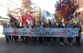 Solidariedade com luta das trabalhadoras da WashClean sai às ruas