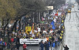 Milhares manifestaram-se na capital da Hungria contra «lei da escravatura»
