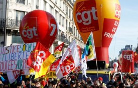  Mais de 300 mil protestaram em França por maior justiça social e fiscal