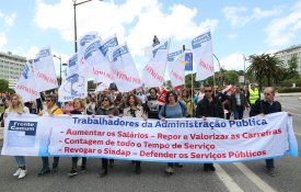 Frente Comum entrega petição no Parlamento com mais de 26 mil assinaturas