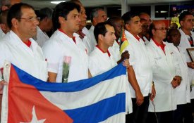 Médicos cubanos reafirmam altruísmo à chegada de Moçambique