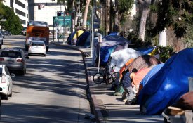Crise da habitação e número de sem-abrigo agravam-se em Los Angeles